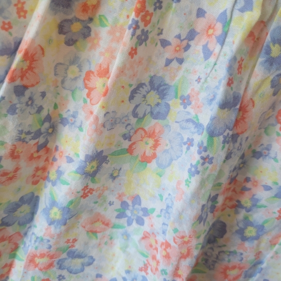 Old navy, floral, smocked bust maxi dress, size small. - Picture 3 of 3